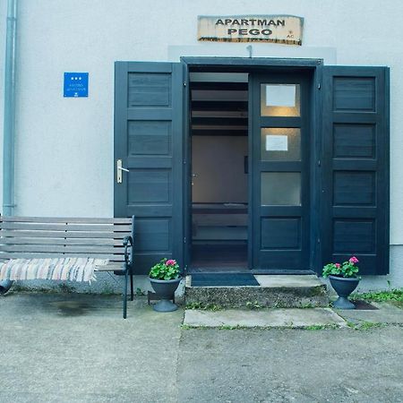 Pego Apartman Szluin Kültér fotó